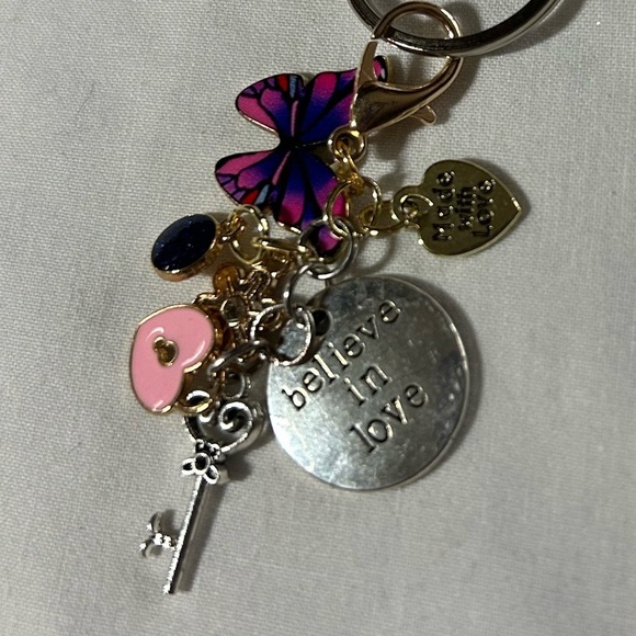 “Believe‎ in Love” keychain - Picture 1 of 11